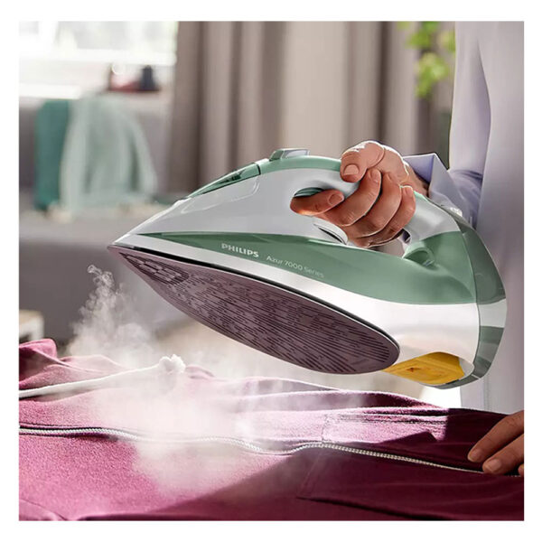 نمای نزدیک از کفی SteamGlide Plus اتو فیلیپس مدل DST7012
